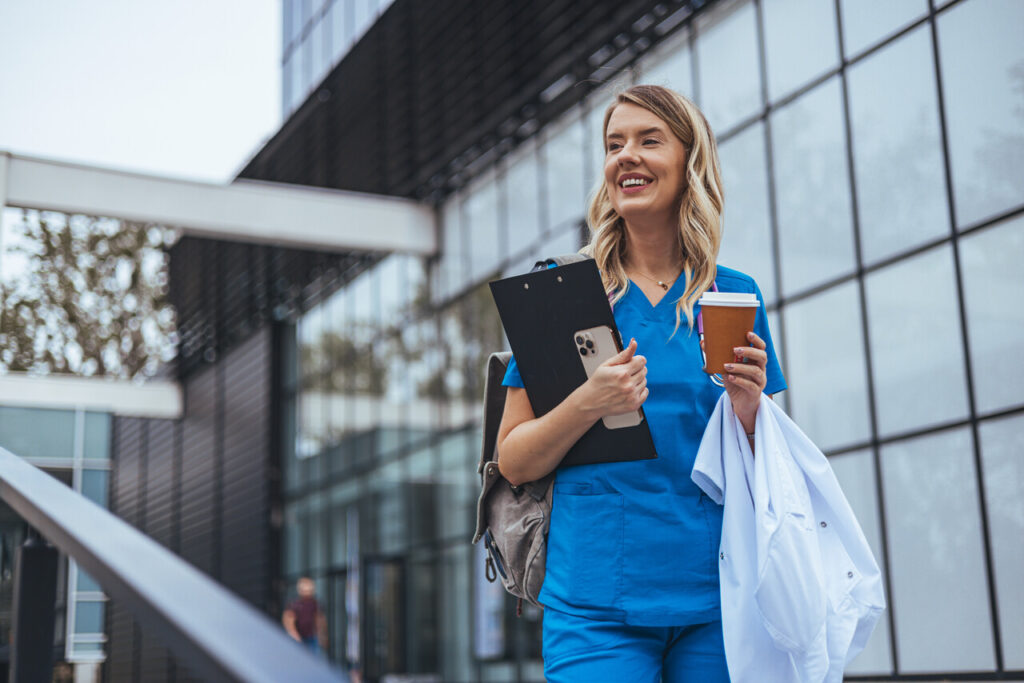Receba auxílio-moradia de até 30% da bolsa durante sua residência médica